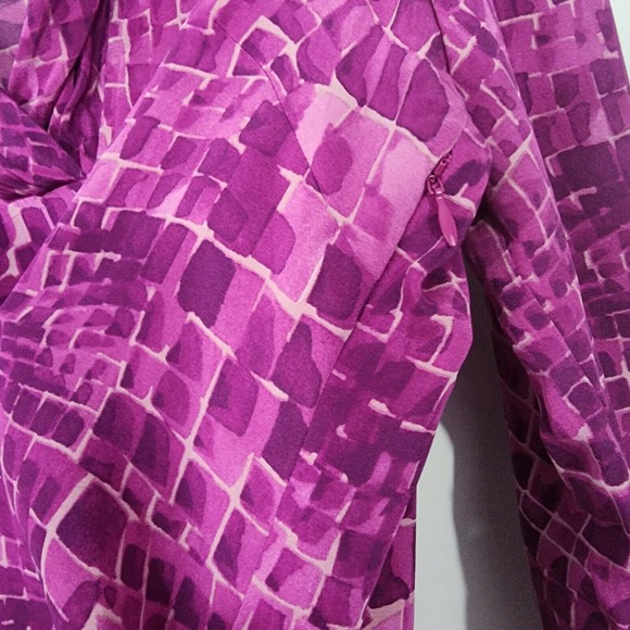 St. John Silk Purple V-neck Long Sleeve Blouse Size 10 - Picture 5 of 9